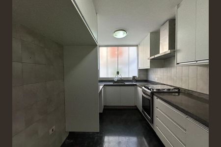 Casa de condomínio para alugar com 520m², 4 quartos e 4 vagasCozinha