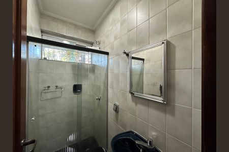 Casa de condomínio para alugar com 520m², 4 quartos e 4 vagasBanheiro de serviço