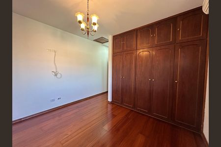 Casa de condomínio para alugar com 520m², 4 quartos e 4 vagasSuíte 3