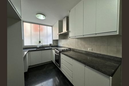 Casa de condomínio para alugar com 520m², 4 quartos e 4 vagasCozinha
