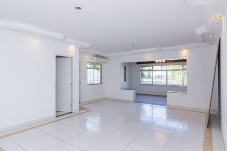 Casa para alugar com 4 quartos, 360m² em Parque Sao Domingos, São Paulo