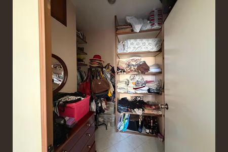 Apartamento à venda com 104m², 3 quartos e 1 vaga Apartamento à venda com 104m², 3 quartos e 1 vagaSuíte - Closet