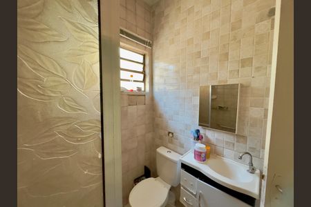 Casa à venda com 100m², 5 quartos e 2 vagasBanheiro 1
