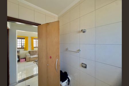 Casa à venda com 100m², 5 quartos e 2 vagasBanheiro 2