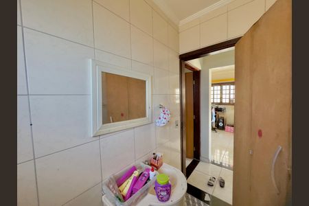 Casa à venda com 100m², 5 quartos e 2 vagasBanheiro 2