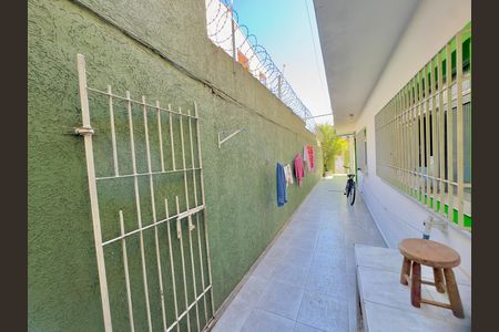 Casa à venda com 100m², 5 quartos e 2 vagasCorredor externo