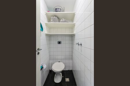 Apartamento à venda com 70m², 3 quartos e 2 vagas Apartamento à venda com 70m², 3 quartos e 2 vagasÁrea de Serviço - Banheiro