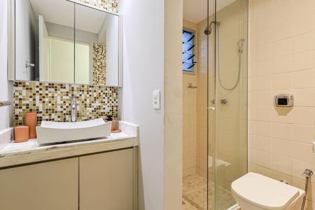Apartamento à venda com 70m², 3 quartos e 2 vagas Apartamento à venda com 70m², 3 quartos e 2 vagasBanheiro Social