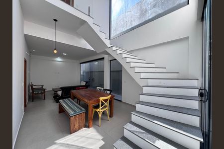 Casa de Condomínio para alugar com 3 quartos, 227m² em Vargem Pequena, Rio de Janeiro
