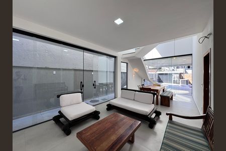 Sala de casa de condomínio para alugar com 3 quartos, 227m² em Vargem Pequena, Rio de Janeiro