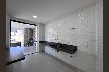 Cozinha de casa de condomínio para alugar com 3 quartos, 227m² em Vargem Pequena, Rio de Janeiro