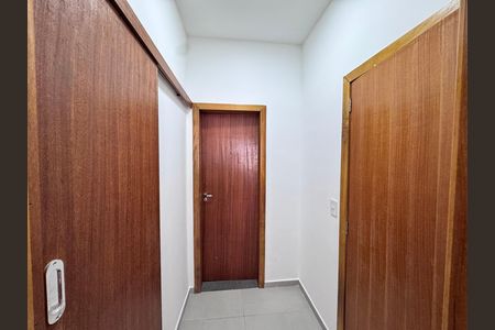 Corredor de casa de condomínio para alugar com 3 quartos, 227m² em Vargem Pequena, Rio de Janeiro