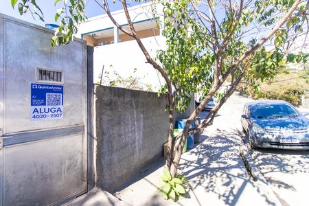 Fachada de casa para alugar com 1 quarto, 60m² em Chácara Vista Alegre, Cotia
