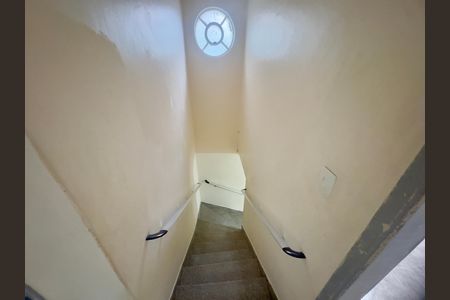 Escada interna de casa à venda com 2 quartos, 145m² em Vila Augusta, Guarulhos
