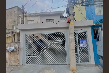Placa instalada na fachada do imóvel de casa à venda com 2 quartos, 145m² em Vila Augusta, Guarulhos