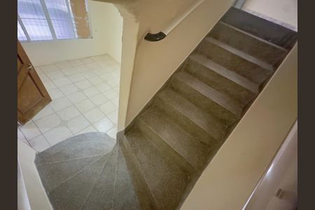 Escada de casa à venda com 2 quartos, 145m² em Vila Augusta, Guarulhos