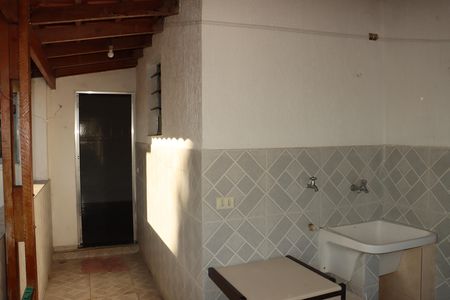 Casa para alugar com 2 quartos, 200m² em Jardim Guairaca, São Paulo