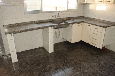 Casa para alugar com 2 quartos, 200m² em Jardim Guairaca, São Paulo