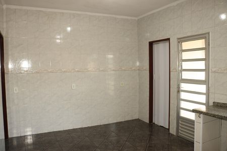 Casa para alugar com 2 quartos, 200m² em Jardim Guairaca, São Paulo