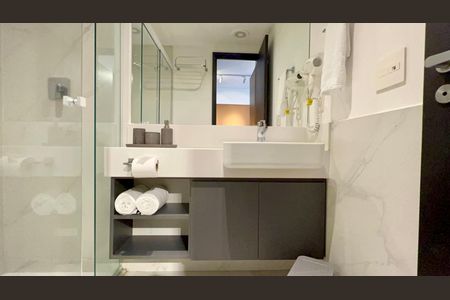 Banheiro de kitnet/studio para alugar com 1 quarto, 30m² em Vila Mariana, São Paulo