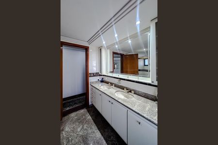 Banheiro da Suíte 1 de apartamento à venda com 4 quartos, 240m² em Vila Regente Feijó, São Paulo