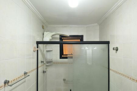 Banheiro de apartamento para alugar com 1 quarto, 50m² em Vila Tupi, Praia Grande