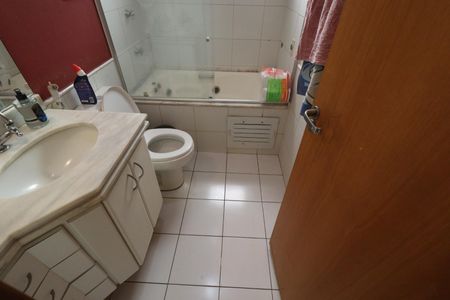 Banheiro da Suíte de casa de condomínio para alugar com 3 quartos, 170m² em Recreio das Acacias, Ribeirão Preto