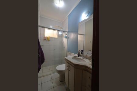 Casa de condomínio para alugar com 170m², 3 quartos e 2 vagasBanheiro