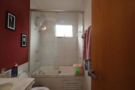 Casa de condomínio para alugar com 170m², 3 quartos e 2 vagasBanheiro da Suíte