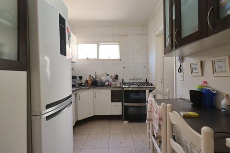 Casa de condomínio para alugar com 170m², 3 quartos e 2 vagasCozinha