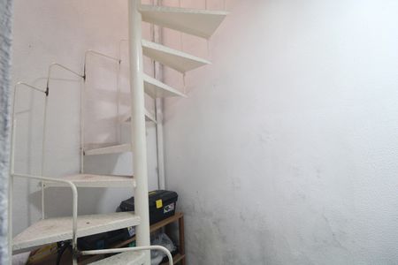 Escada para garagem de casa de condomínio para alugar com 2 quartos, 78m² em Cidade Ademar, São Paulo