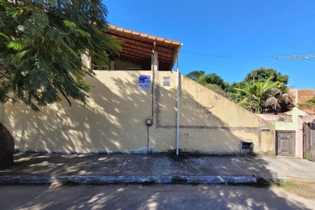 Fachada de casa para alugar com 2 quartos, 80m² em Bambui, Maricá