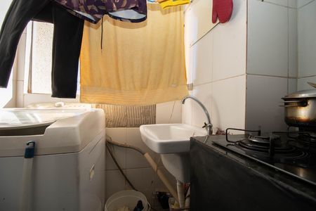 Cozinha e Área de Serviço de apartamento à venda com 2 quartos, 52m² em Bl F, Brasília