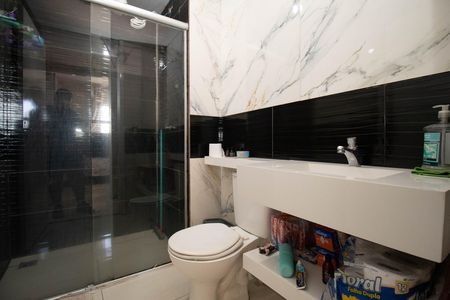 Banheiro Social de apartamento à venda com 2 quartos, 52m² em Bl F, Brasília