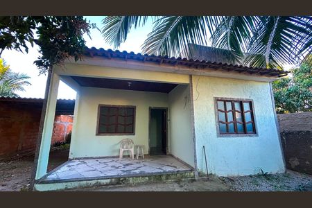 Frente da casa  de casa para alugar com 2 quartos, 425m² em Extensão do Bosque, Rio das Ostras