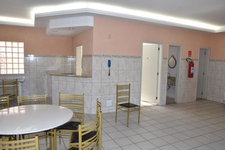 Apartamento para alugar com 50m², 2 quartos e 1 vaga Apartamento para alugar com 50m², 2 quartos e 1 vagaÁrea comum - Salão de festas