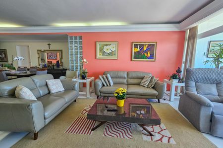 Apartamento para alugar com 196m², 3 quartos e 1 vaga