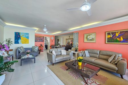 Apartamento para alugar com 196m², 3 quartos e 1 vaga