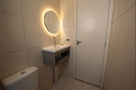 Banheiro de casa de condomínio para alugar com 2 quartos, 50m² em Bairro da Glória, Contagem