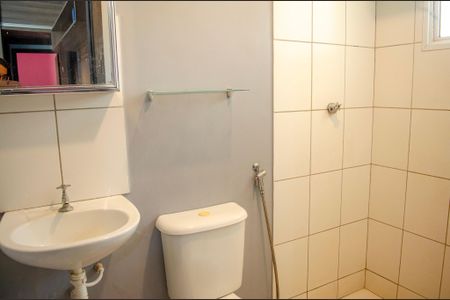 Casa de condomínio à venda com 69m², 3 quartos e 2 vagasBanheiro da suíte