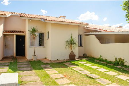 Casa de condomínio à venda com 69m², 3 quartos e 2 vagasÁrea externa