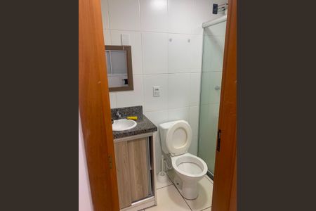 Banheiro social de apartamento para alugar com 2 quartos, 82m² em Passo do Feijó, Porto Alegre