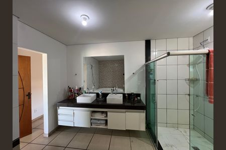 Banheiro da Suíte 2 de casa à venda com 4 quartos, 360m² em Parque Xangri-lá, Contagem