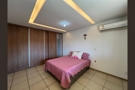 Quarto Suíte 2 de casa à venda com 4 quartos, 360m² em Parque Xangri-lá, Contagem