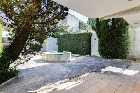 Área externa de casa à venda com 4 quartos, 350m² em Jardim Leonor, São Paulo