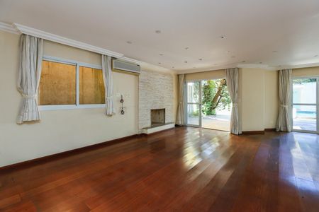 Casa à venda com 4 quartos, 350m² em Jardim Leonor, São Paulo