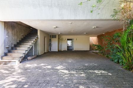 Garagem de casa à venda com 4 quartos, 350m² em Jardim Leonor, São Paulo