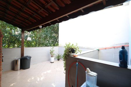 Área de Serviço e churrasqueira de casa para alugar com 2 quartos, 250m² em Jardim Melo, Diadema