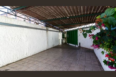 Garagem de casa para alugar com 4 quartos, 200m² em Jardim Amalia, São Paulo