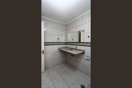 Casa para alugar com 140m², 2 quartos e 1 vaga Casa para alugar com 140m², 2 quartos e 1 vagaBanheiro social